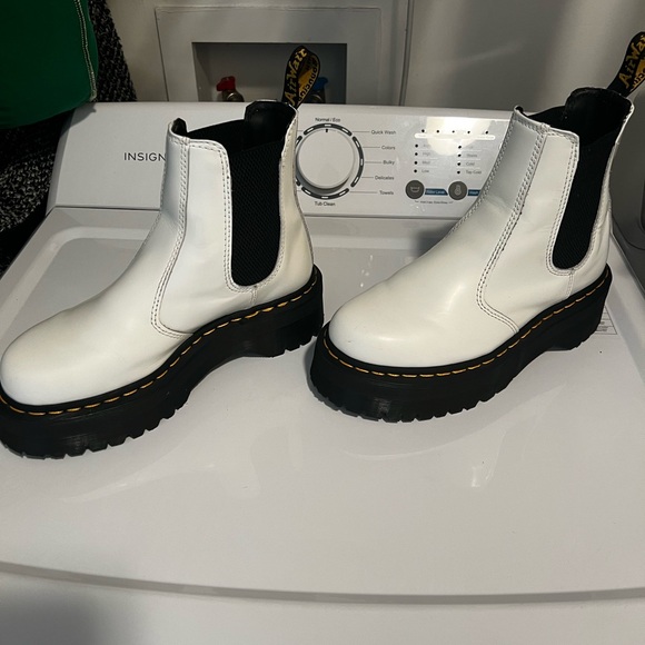Like New white Dr. Martin boots Sz 6M/8W - Picture 3 of 6